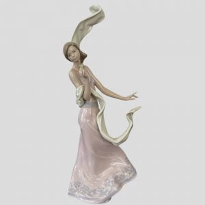 LLADRO WIND OF PEACE 6251