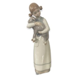 LLADRO GIRL WITH LAMP 1010
