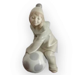 LLADRO GIRL WITH BALL 1177