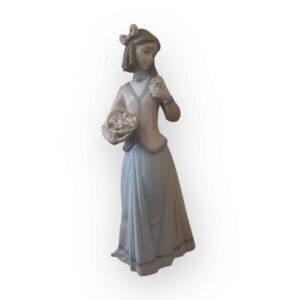 LLADRO 7644 INNOCENCE IN BLOOM